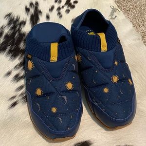 TEVA sun and moon reember slip on Mocs NWOB